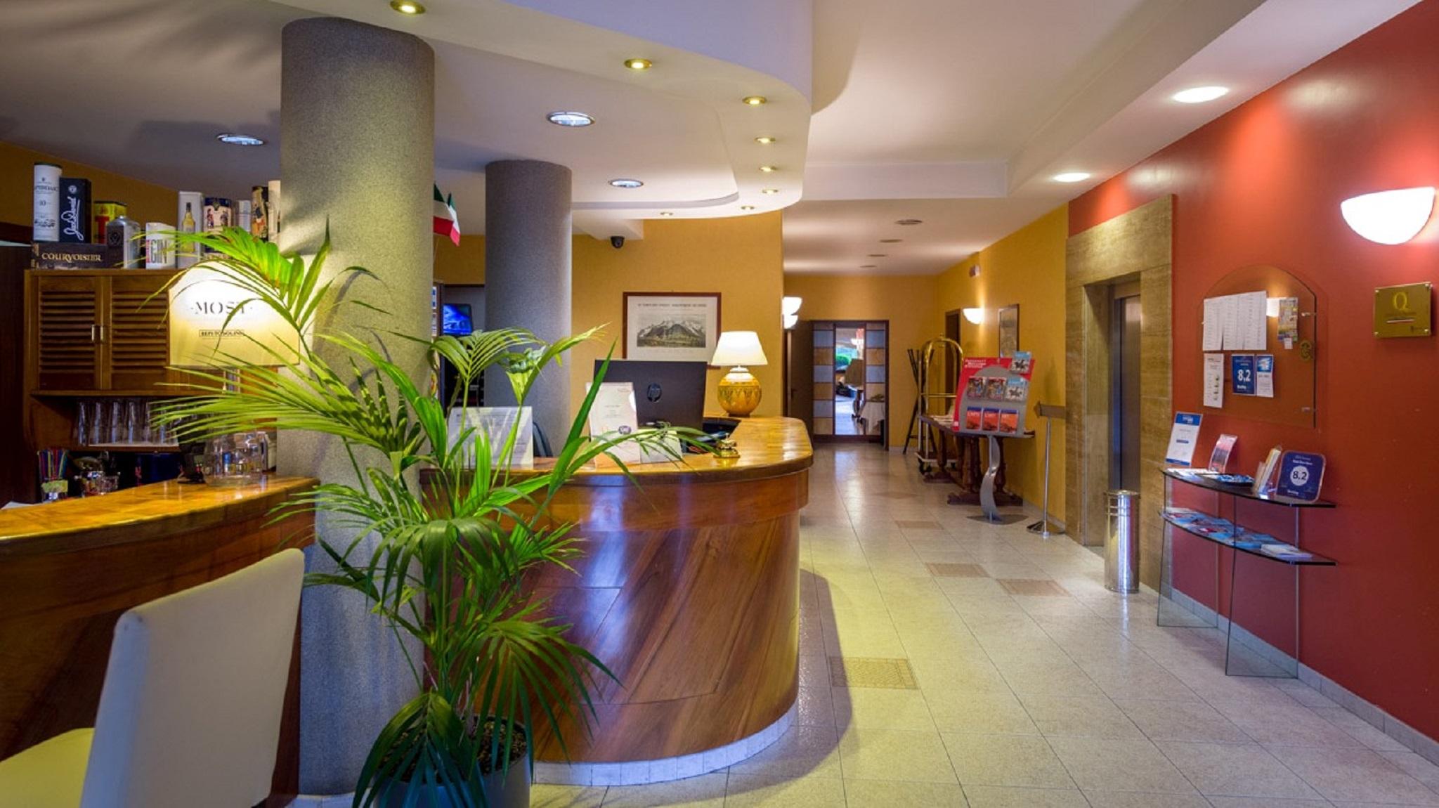 Hotel Des Alpes Rosta Buitenkant foto