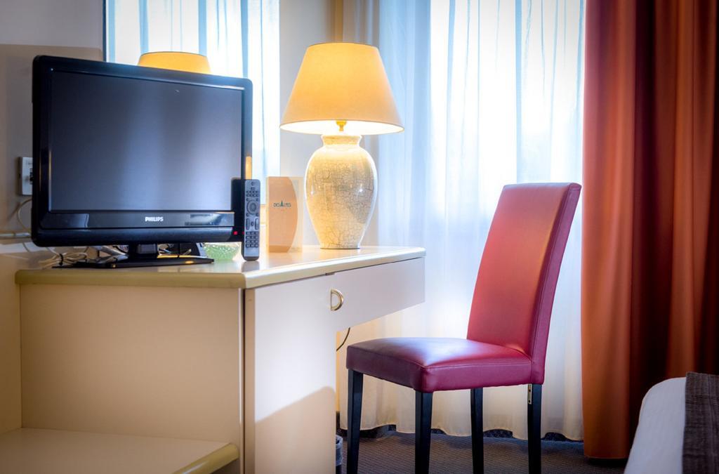 Hotel Des Alpes Rosta Buitenkant foto