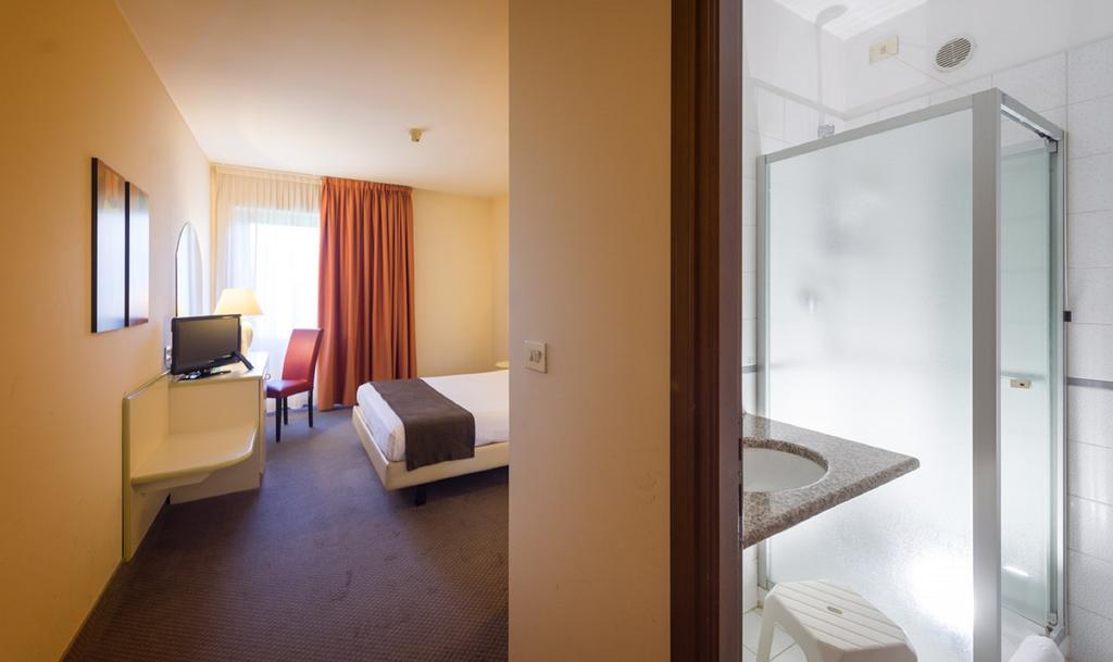 Hotel Des Alpes Rosta Buitenkant foto