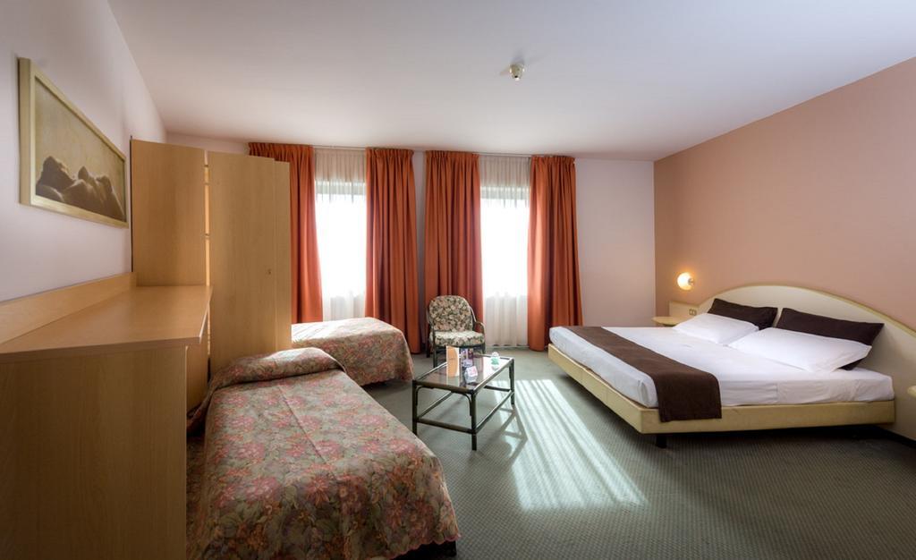 Hotel Des Alpes Rosta Buitenkant foto