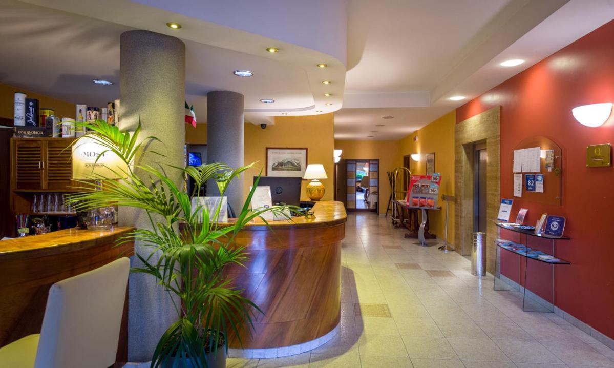 Hotel Des Alpes Rosta Buitenkant foto